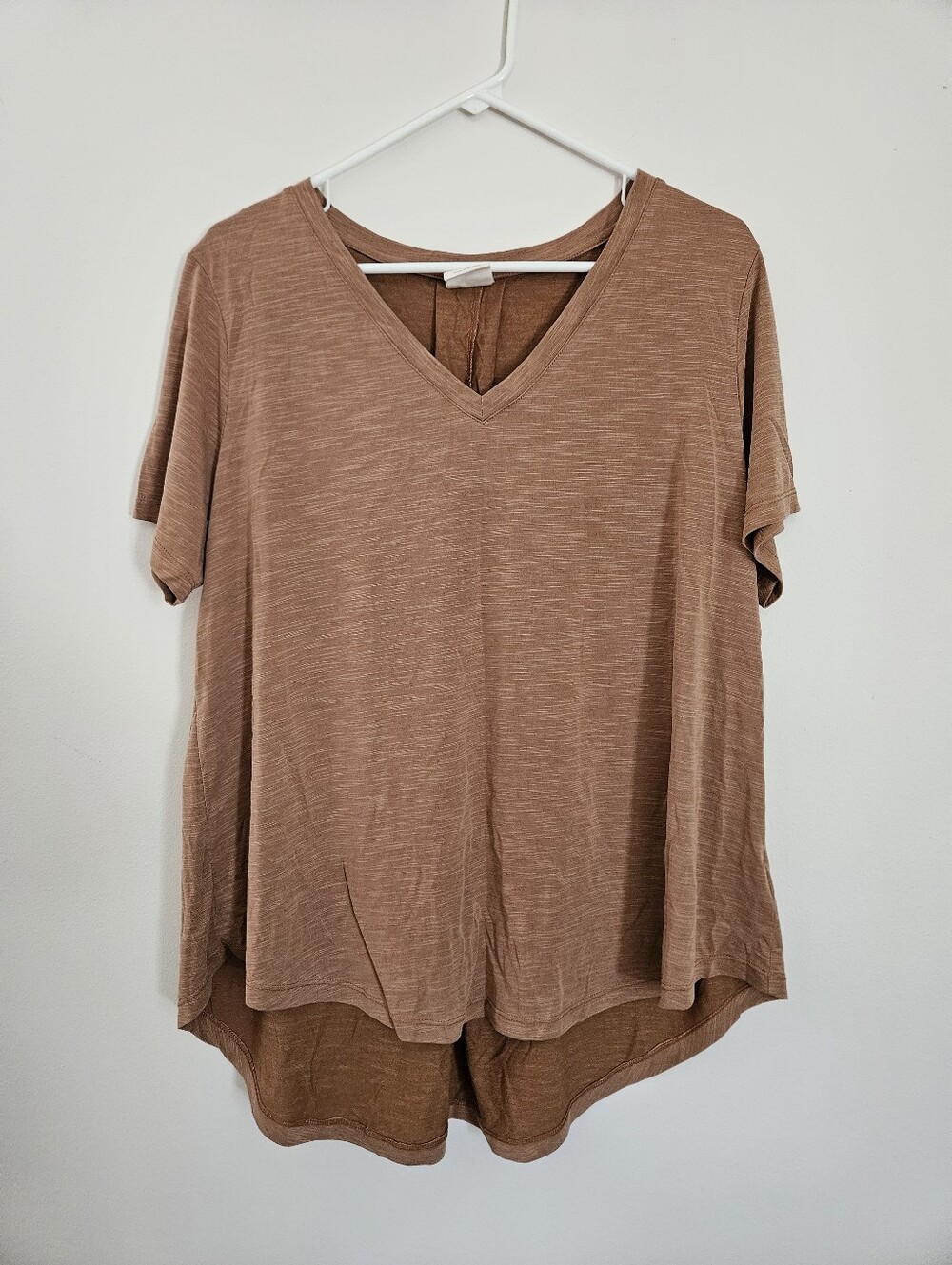 5/$30 EUC Mod Ref Brown Heather V-Neck Short Sleeve Tee